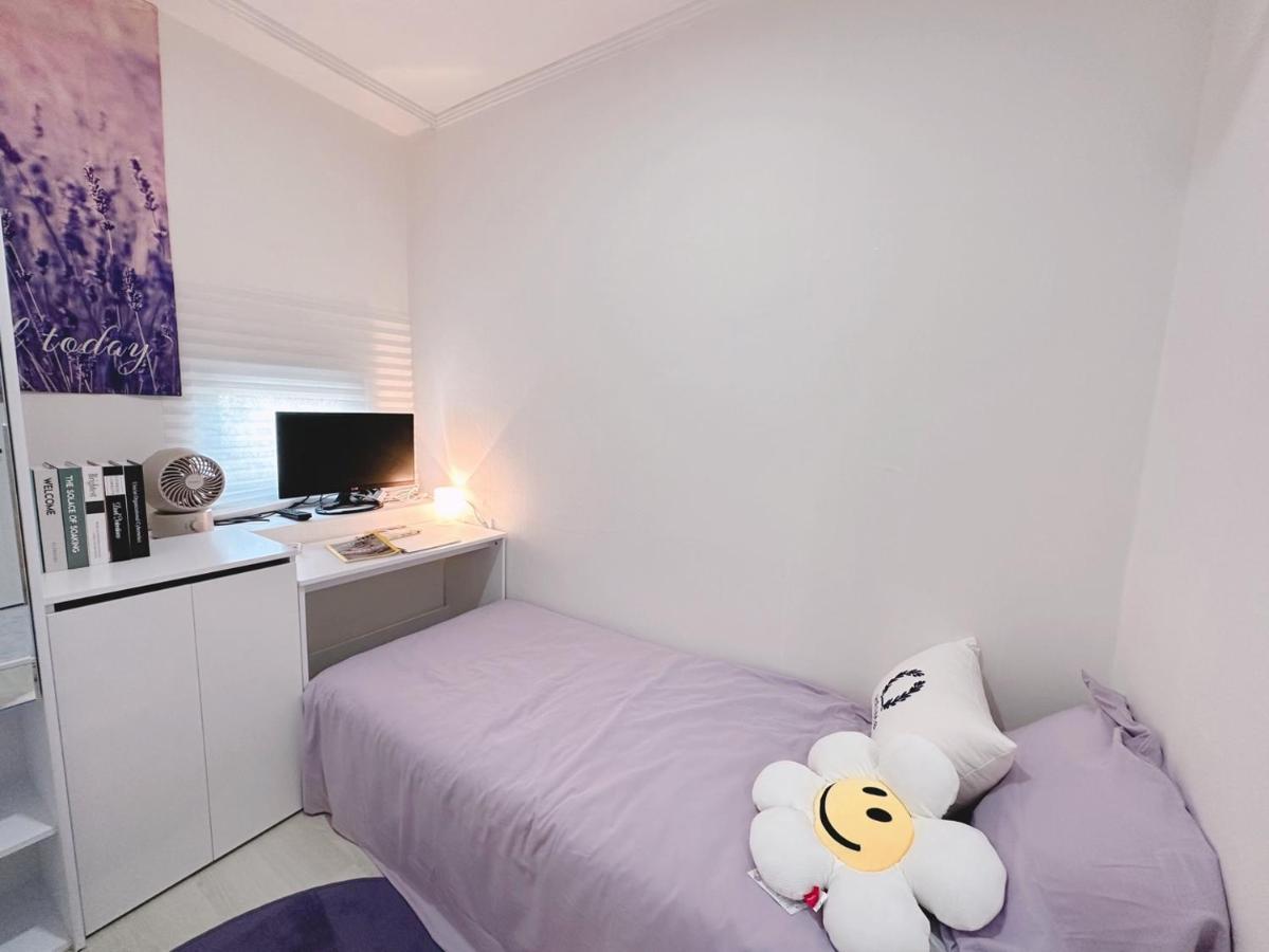 The Bay Cube House Female Only Hotell Guri Exteriör bild