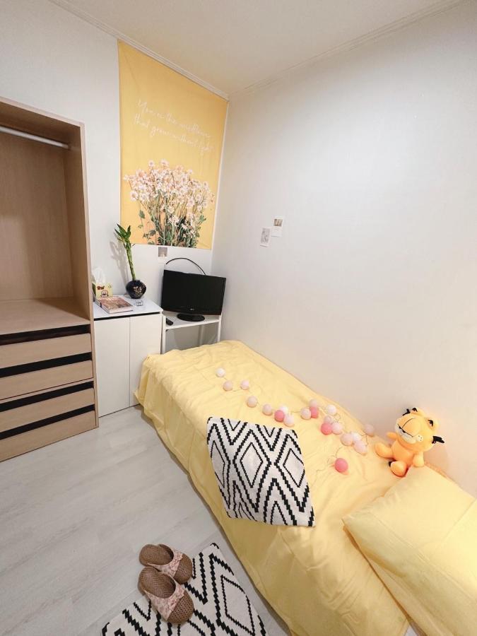The Bay Cube House Female Only Hotell Guri Exteriör bild