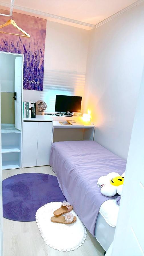 The Bay Cube House Female Only Hotell Guri Exteriör bild