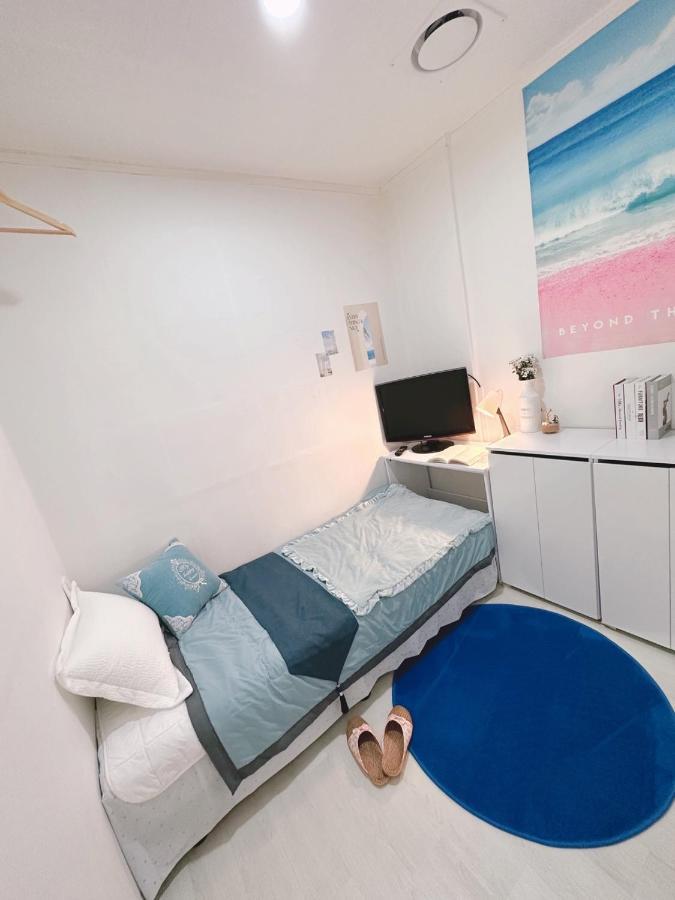 The Bay Cube House Female Only Hotell Guri Exteriör bild