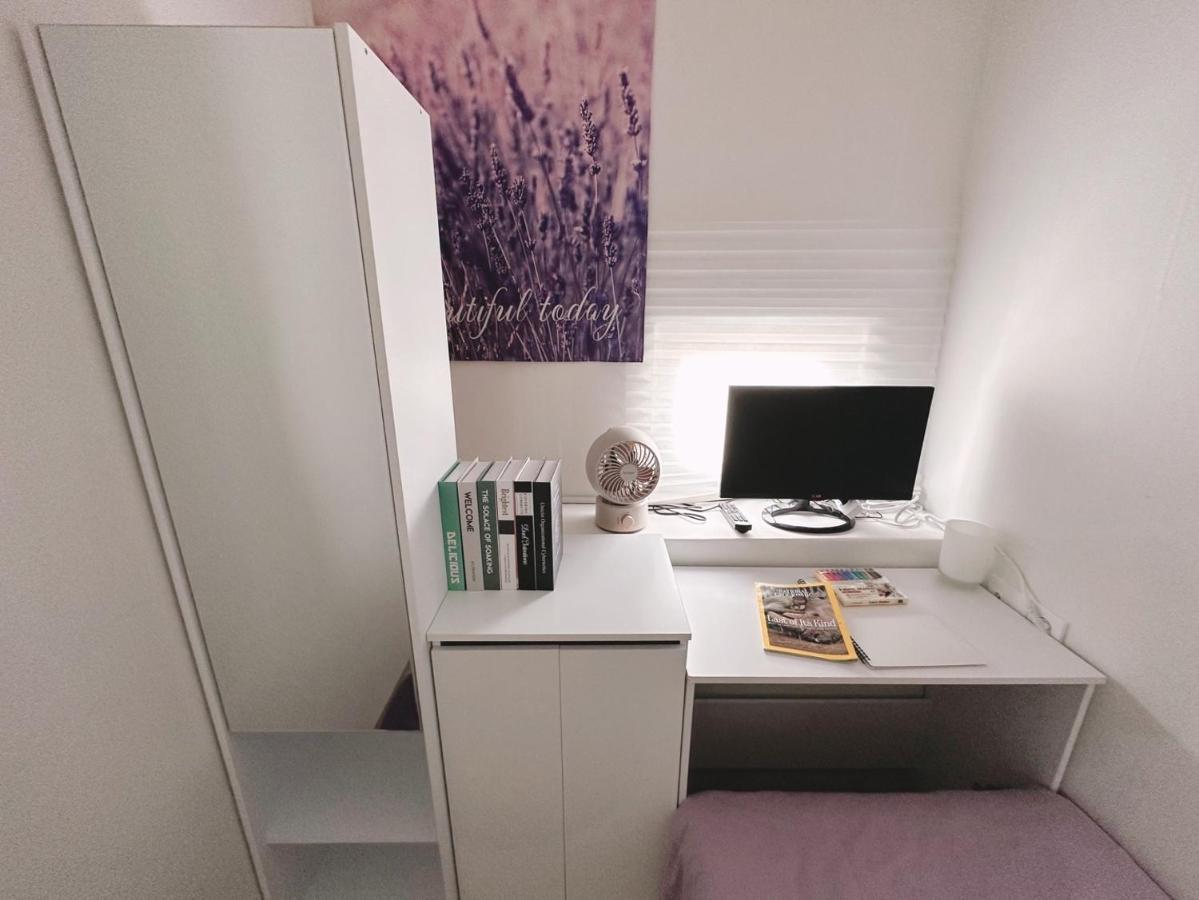 The Bay Cube House Female Only Hotell Guri Exteriör bild