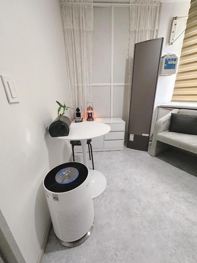 The Bay Cube House Female Only Hotell Guri Exteriör bild