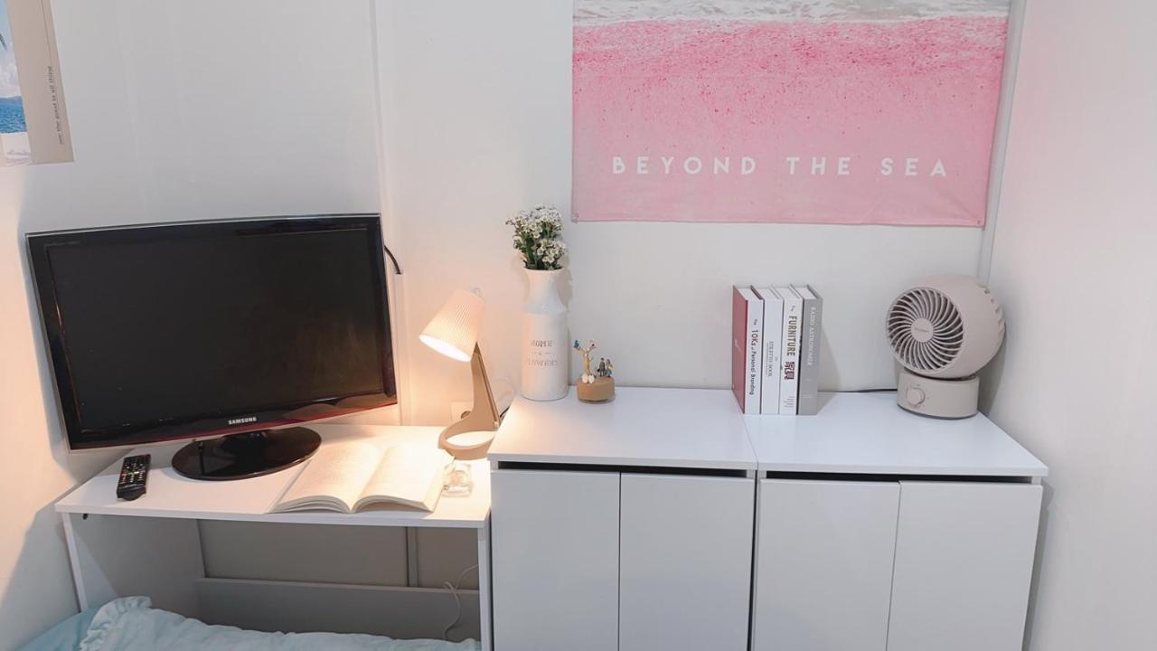 The Bay Cube House Female Only Hotell Guri Exteriör bild