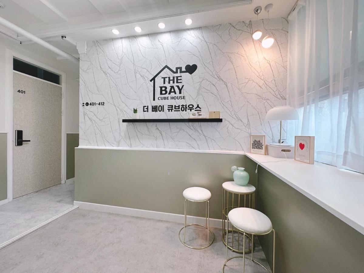 The Bay Cube House Female Only Hotell Guri Exteriör bild